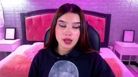 Snapshot of natalie_loffreda chatting on October 3, 3:15 am natalie online show from October 3, 3:15 am