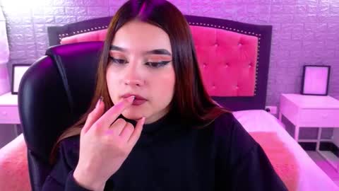 Snapshot of natalie_loffreda chatting on October 4, 3:15 am natalie online show from October 4, 3:15 am