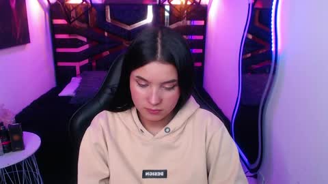 natalie  online show from May 6, 8:59 pm