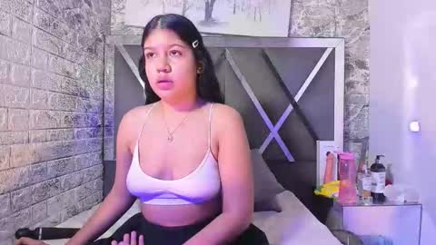 natalieevansx online show from March 24, 12:05 am