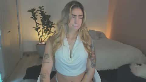 anatalybee online show from March 24, 10:49 pm