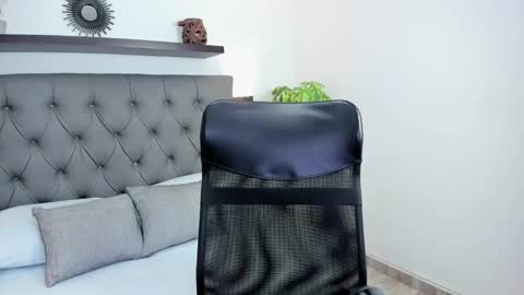 Snapshot of nataly_rodri chatting on September 25, 7:43 pm Nataly online show from September 25, 7:43 pm