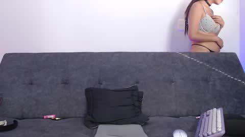   online show from November 4, 8:43 pm