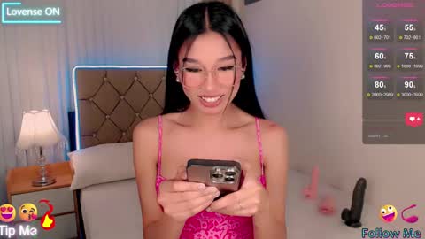 Snapshot of nathalie_hadid chatting on February 23, 1:53 pm please follow me guyss online show from February 23, 1:53 pm