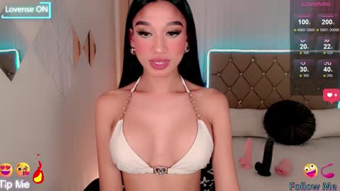 Snapshot of nathalie_hadid chatting on February 25, 10:09 pm please follow me guyss online show from February 25, 10:09 pm