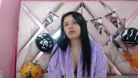 Snapshot of nathaly_low chatting on October 18, 3:22 am nathaly low online show from October 18, 3:22 am