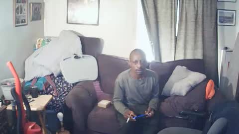 nathanbutler0 online show from April 3, 4:03 pm