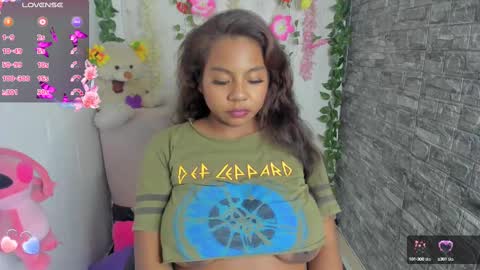 Snapshot of nathasha_jhonsom_ chatting on February 18, 7:43 am Naty online show from February 18, 7:43 am