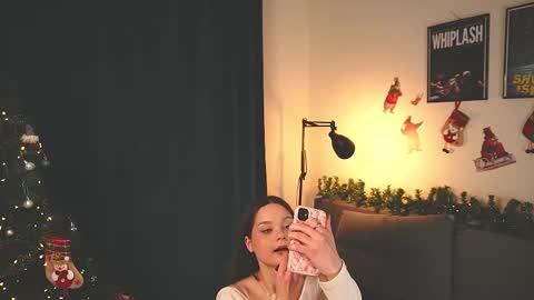 Ella online show from January 8, 3:07 pm