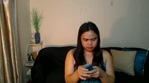 natural_petit69 online show from April 22, 12:01 pm