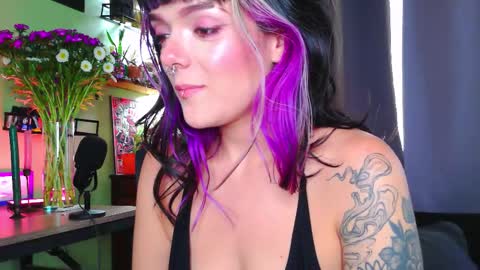 Em  please help me reach 100 thumbs up 3 online show from October 12, 9:38 pm