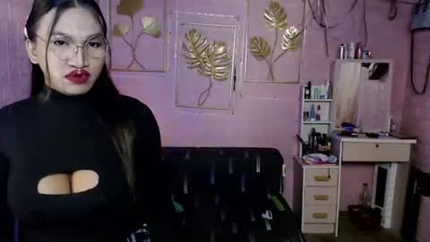 naughty_lorien143 online show from March 27, 11:33 am