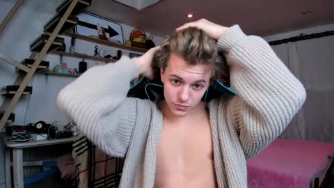 Nik online show from February 1, 6:08 pm