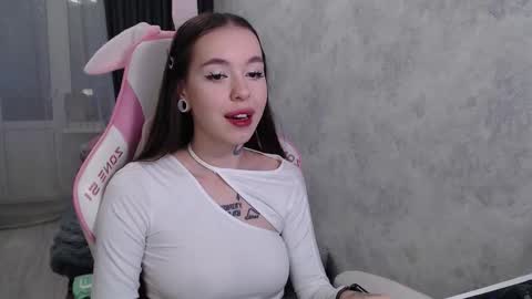 Dakota online show from October 19, 1:49 pm