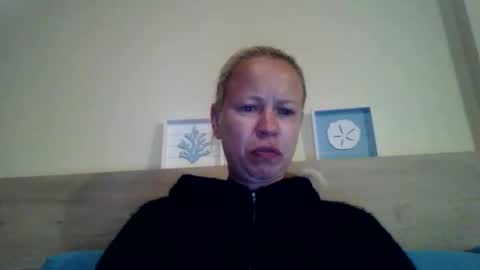 naughtyjennyblondeuk online show from May 6, 9:32 pm