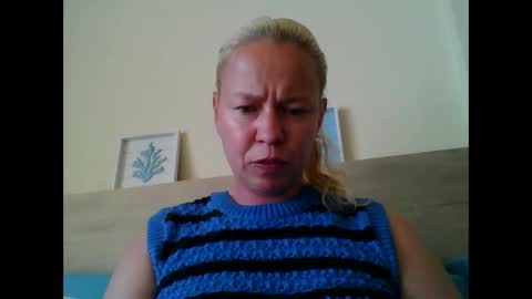 naughtyjennyblondeuk online show from April 26, 4:48 pm