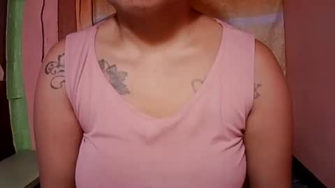 Snapshot of naughtymom_33 chatting on October 3, 7:27 am naughtymom_33 online show from October 3, 7:27 am