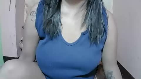 Snapshot of naughtymom_33 chatting on September 22, 5:44 am naughtymom_33 online show from September 22, 5:44 am