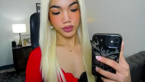 Snapshot of naughtyvixennova chatting on October 13, 4:36 am Cassie online show from October 13, 4:36 am