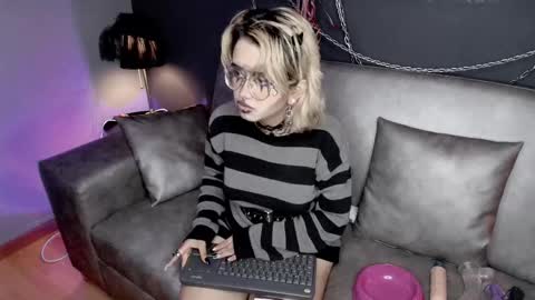 Navier  online show from December 4, 12:10 am