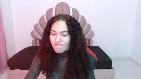 naya_fox1 online show from December 23, 1:56 am