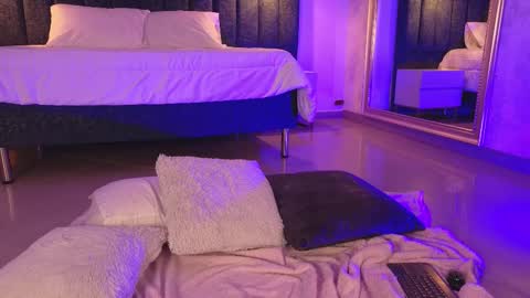 Juli  online show from March 11, 1:56 pm