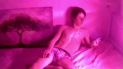 Keendle online show from January 8, 1:33 am