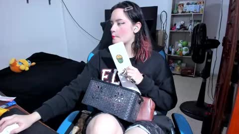 Geek Nicole    im Neeko UwU online show from May 23, 3:41 pm