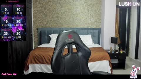 neith_xue online show from January 18, 11:00 am