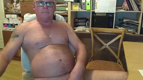 Snapshot of nekkminuttnekkminutt chatting on December 13, 4:05 pm NECK online show from December 13, 4:05 pm