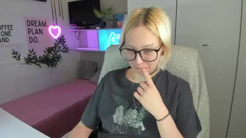 Kate online show from May 19, 1:56 am