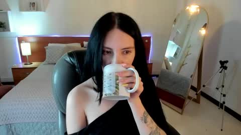 Sarah  online show from April 18, 4:14 am