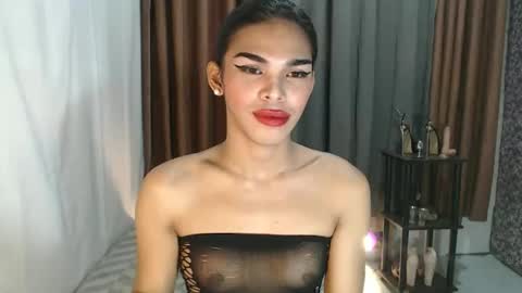 neomi online show from March 9, 6:34 pm