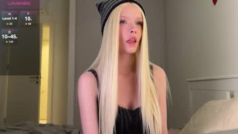 maeve  online show from February 15, 10:08 pm