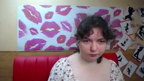 Snapshot of neonilalisova chatting on October 19, 6:51 am NeonilaLisova online show from October 19, 6:51 am