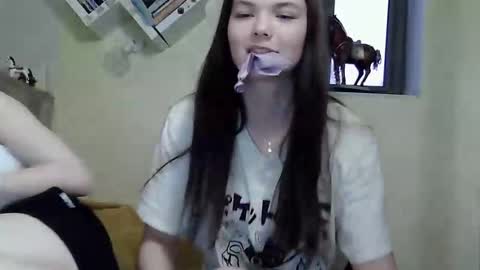 nessa2007 online show from April 21, 3:08 pm