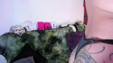 Marie    online show from June 24, 5:25 am