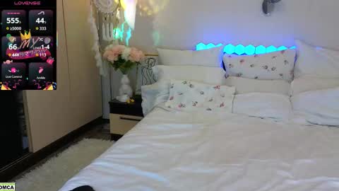 never give up  online show from March 11, 8:45 pm