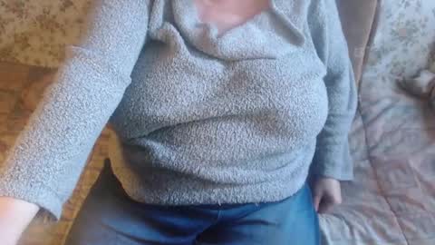 Snapshot of new_milf chatting on February 11, 11:53 am Lilly online show from February 11, 11:53 am