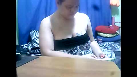 Snapshot of new_taboo_fetishqueen chatting on February 26, 1:25 am mariapaula online show from February 26, 1:25 am