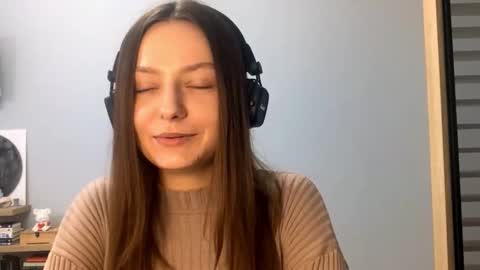Snapshot of next_fantasy_bb chatting on October 24, 1:34 pm Agne online show from October 24, 1:34 pm