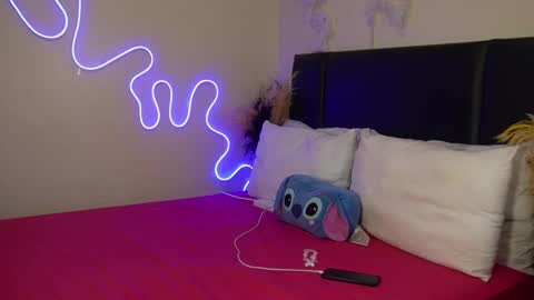 Snapshot of nia_bell chatting on February 26, 8:28 am kikiNiaAria online show from February 26, 8:28 am