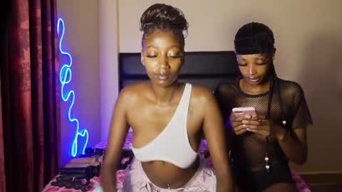 kikiNiaAria online show from March 15, 5:23 am