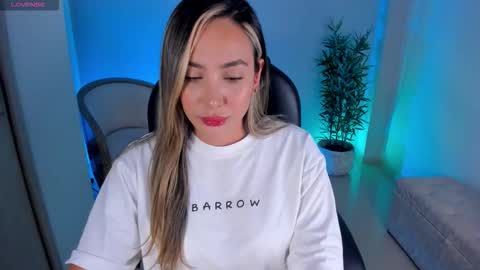 Nia  online show from October 9, 1:33 am