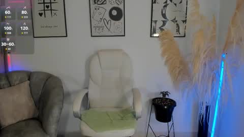 Nia online show from December 1, 1:42 pm