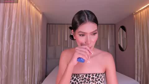 Call me Nia  online show from March 4, 7:43 pm