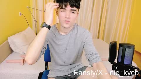 Snapshot of nic_ky chatting on December 10, 2:39 pm Nick PVT is open FanslyTwitter - Nic kycb online show from December 10, 2:39 pm