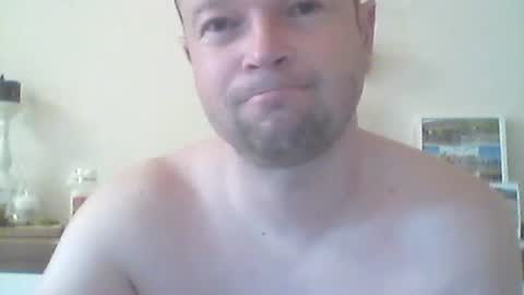 nick1990b online show from April 16, 5:13 pm