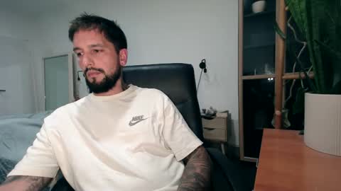 Snapshot of nickmaxx541 chatting on October 31, 9:21 am Nick maxx online show from October 31, 9:21 am