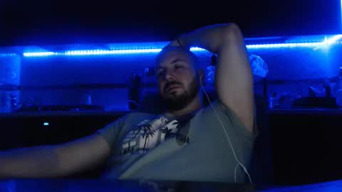 Julian online show from April 7, 11:29 pm